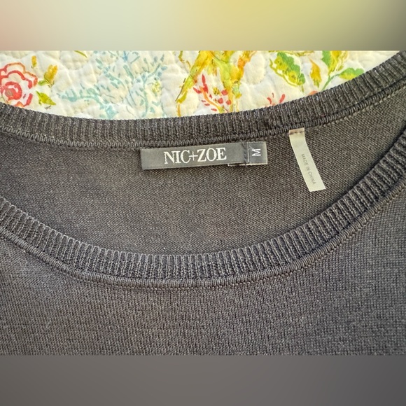 Nic and Zoe ballet neck, waisted silk and rayon top. Beautiful and feminine. M. - Picture 3 of 6